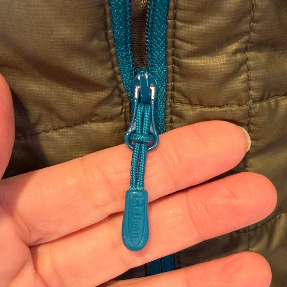 L.L.Bean PrimaLoft Packaway Hooded Jacket in olive green with teal accents - Picture 13 of 16